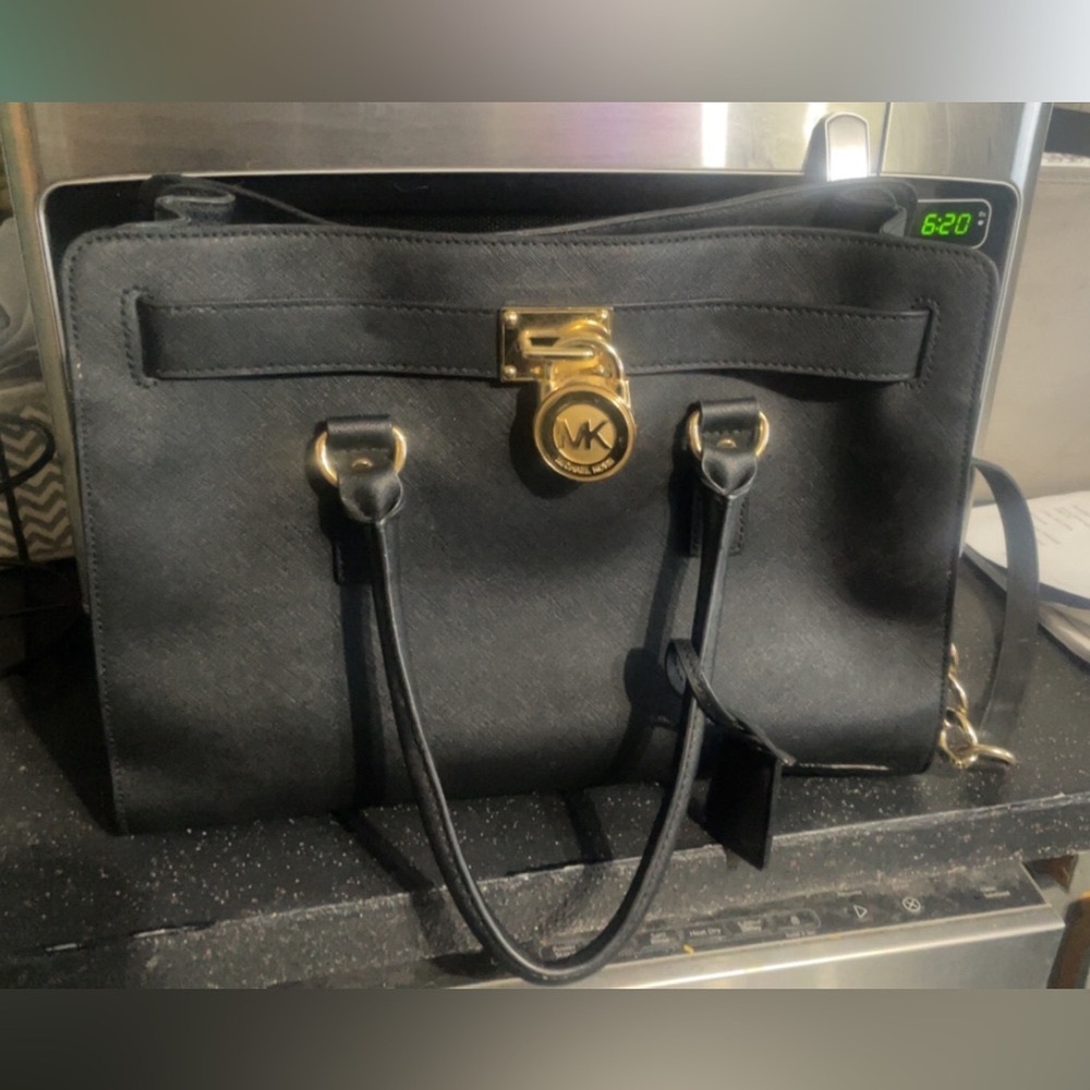 Michael Kors tote purse, still in mint condition!!